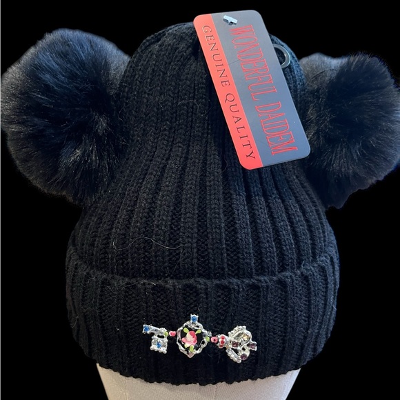 Beanie and brooch bundle! NWT double Pom Pom hat paired with vintage brooch - Picture 1 of 5